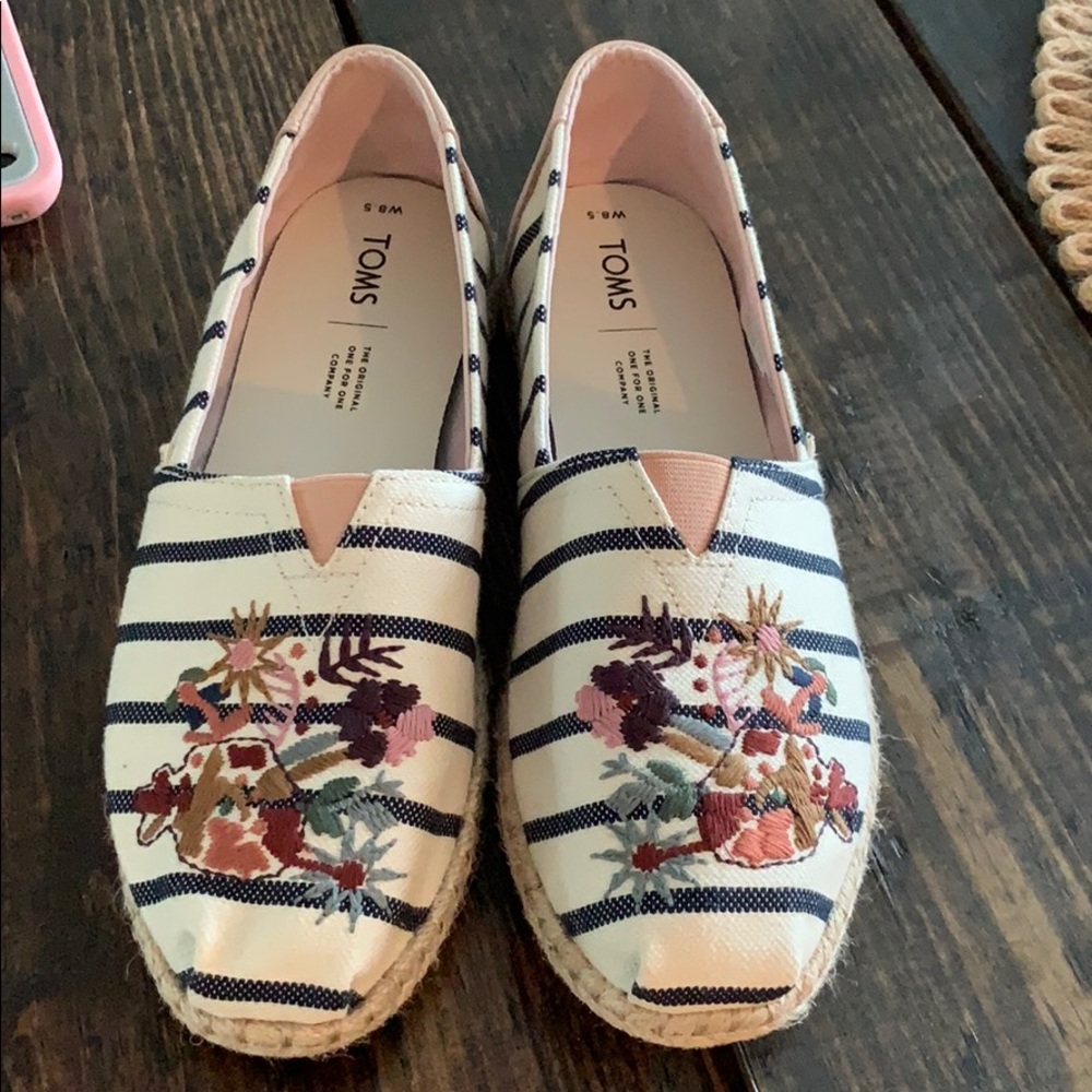 Toms classic brand new size 8.5